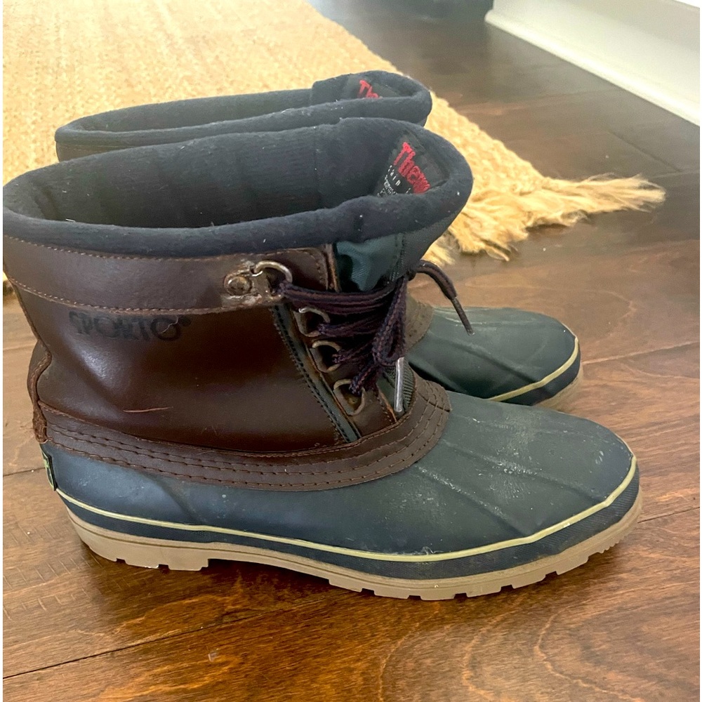 Sporto all weather boots for rain and snow. Size 8. Rarely worn.